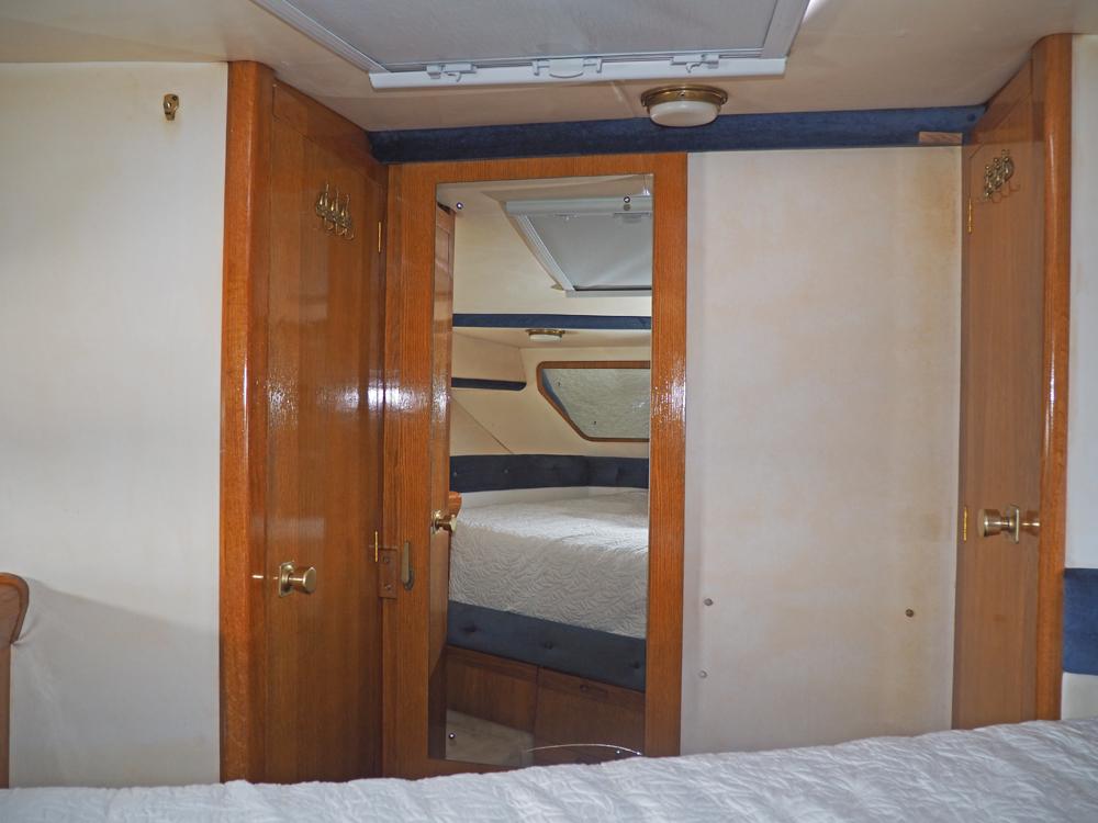 Cabin en avant, H&eacute;bergements